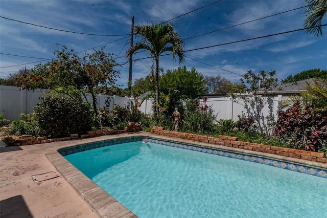 4101 YARDLEY AVENUE N, St Petersburg, FL 33713