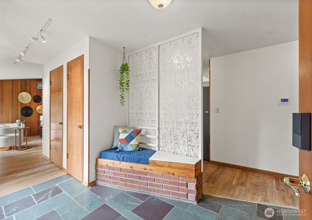 518 N 175th Street, Shoreline, WA 98133