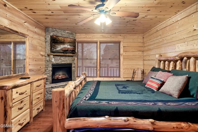 318 Alpine Mountain Way, Pigeon Forge, TN 37863