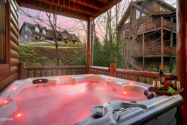 318 Alpine Mountain Way, Pigeon Forge, TN 37863