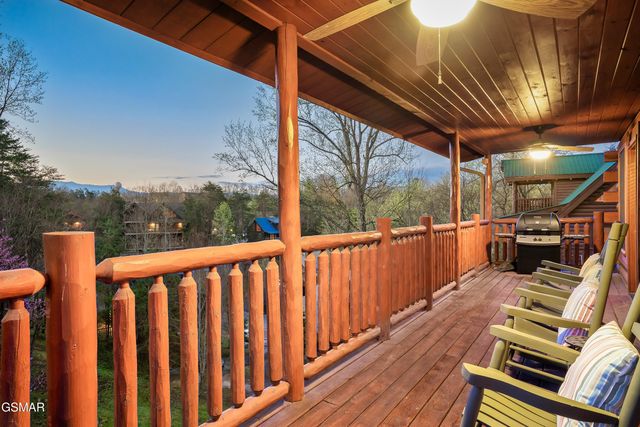 318 Alpine Mountain Way, Pigeon Forge, TN 37863