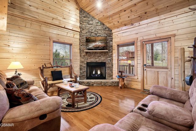 318 Alpine Mountain Way, Pigeon Forge, TN 37863