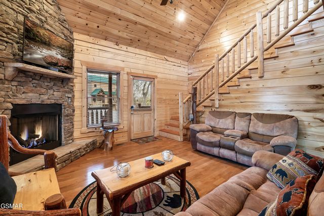 318 Alpine Mountain Way, Pigeon Forge, TN 37863