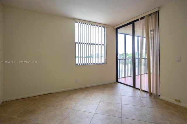 109 Lake Emerald Dr 209, Oakland Park, FL 33309
