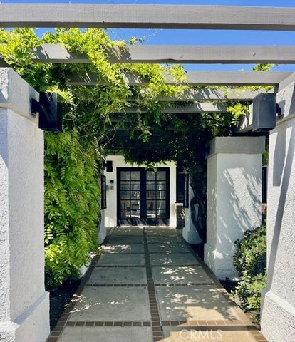 107 Harbor Woods Place, Newport Beach, CA 92660