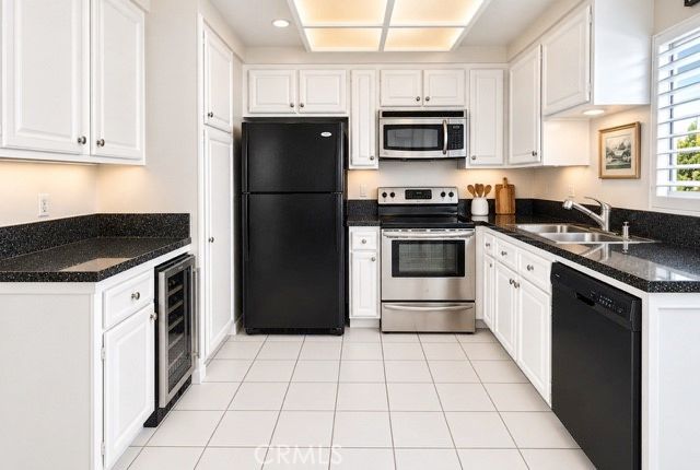 107 Harbor Woods Place, Newport Beach, CA 92660