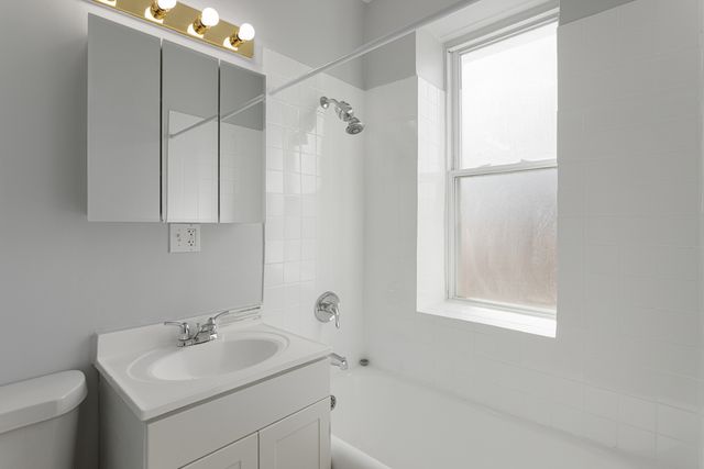 5860 N Kenmore Avenue 510, Chicago, IL 60660