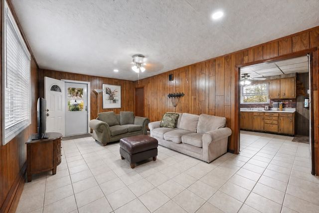 6 Harrington Way, Worcester, MA 01604