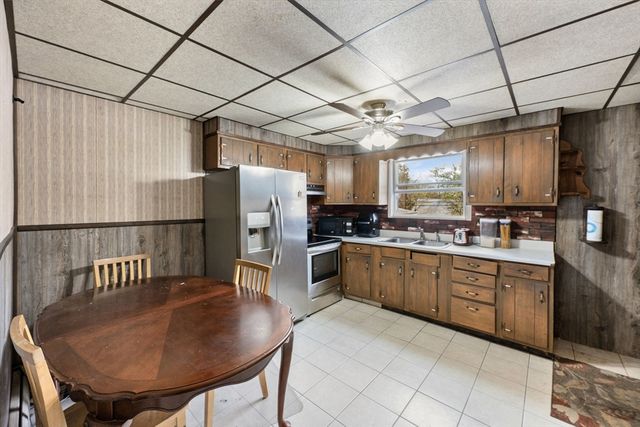 6 Harrington Way, Worcester, MA 01604