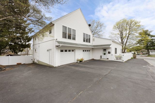 6 Harrington Way, Worcester, MA 01604