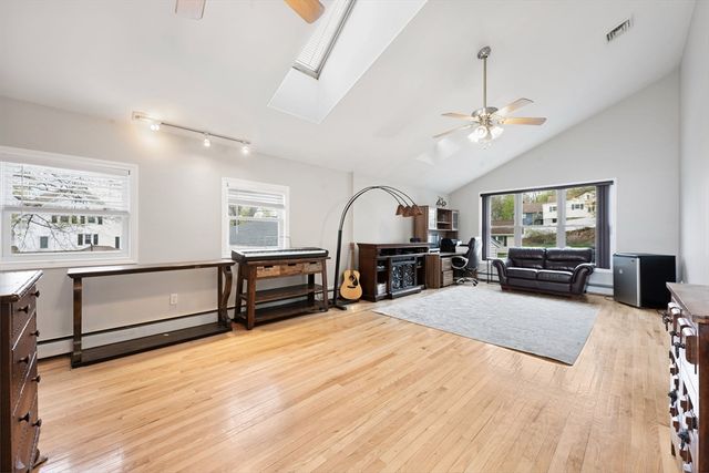 6 Harrington Way, Worcester, MA 01604