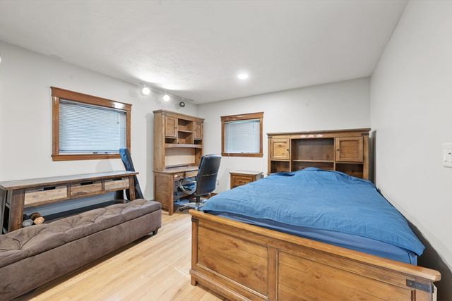 6 Harrington Way, Worcester, MA 01604