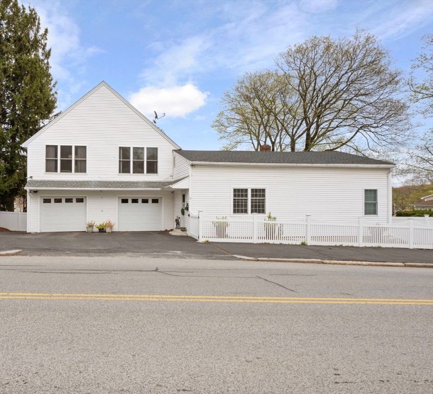 6 Harrington Way, Worcester, MA 01604