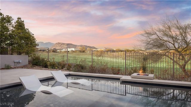 8 Sun Glow Lane, Las Vegas, NV 89135