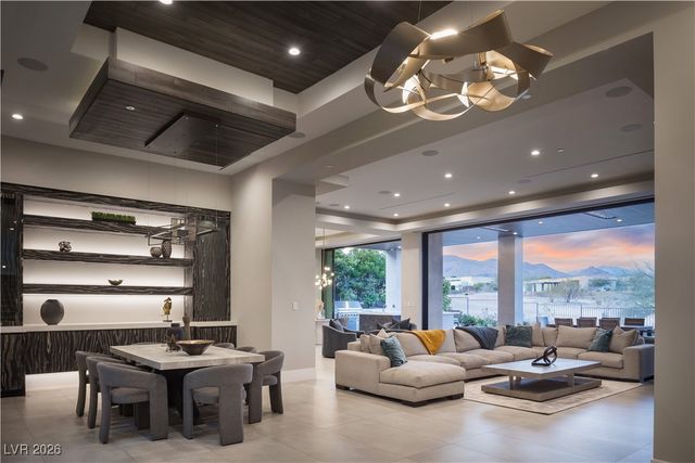 8 Sun Glow Lane, Las Vegas, NV 89135