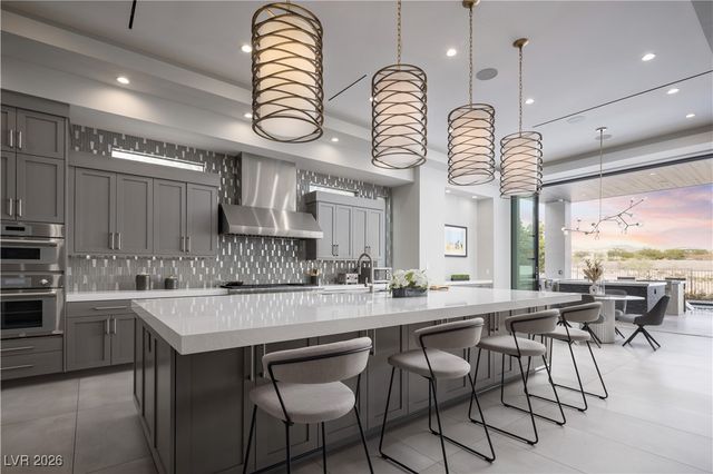 8 Sun Glow Lane, Las Vegas, NV 89135