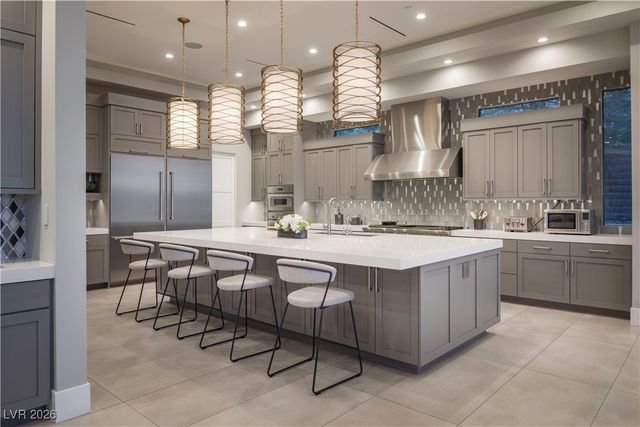 8 Sun Glow Lane, Las Vegas, NV 89135