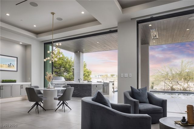 8 Sun Glow Lane, Las Vegas, NV 89135