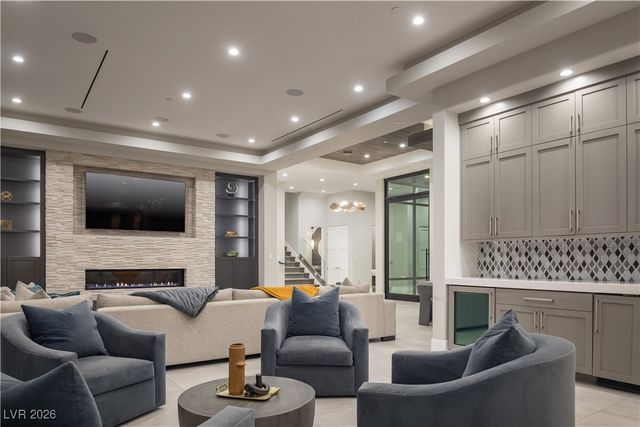 8 Sun Glow Lane, Las Vegas, NV 89135