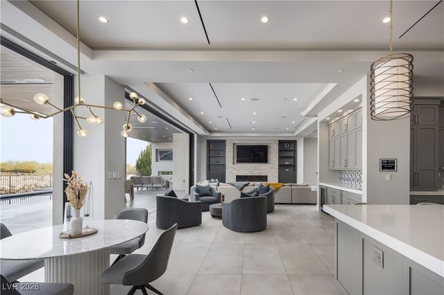 8 Sun Glow Lane, Las Vegas, NV 89135