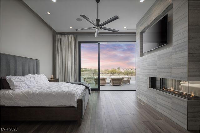 8 Sun Glow Lane, Las Vegas, NV 89135