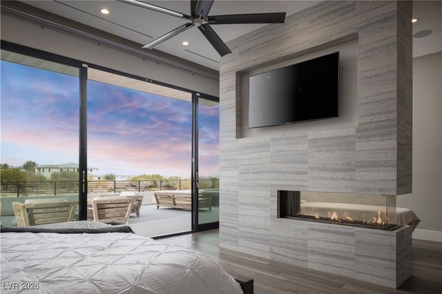 8 Sun Glow Lane, Las Vegas, NV 89135