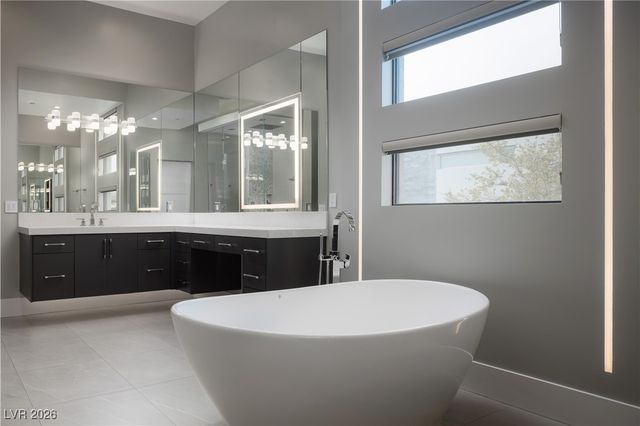 8 Sun Glow Lane, Las Vegas, NV 89135