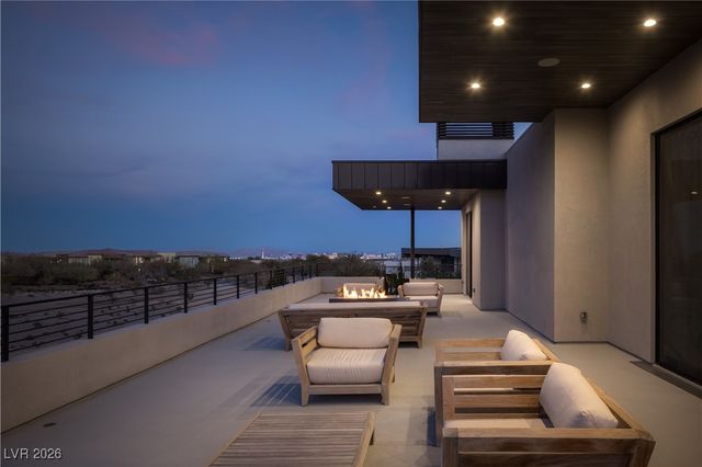 8 Sun Glow Lane, Las Vegas, NV 89135