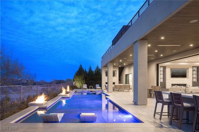 8 Sun Glow Lane, Las Vegas, NV 89135