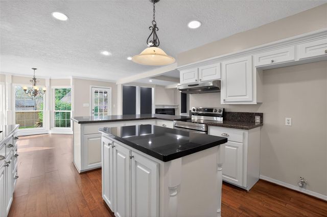 112 Kirkwood Lane, Conroe, TX 77304