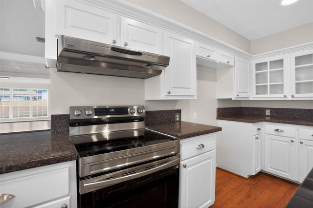 112 Kirkwood Lane, Conroe, TX 77304