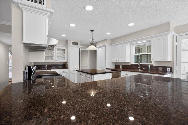 112 Kirkwood Lane, Conroe, TX 77304