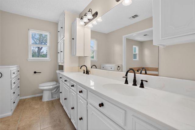 112 Kirkwood Lane, Conroe, TX 77304