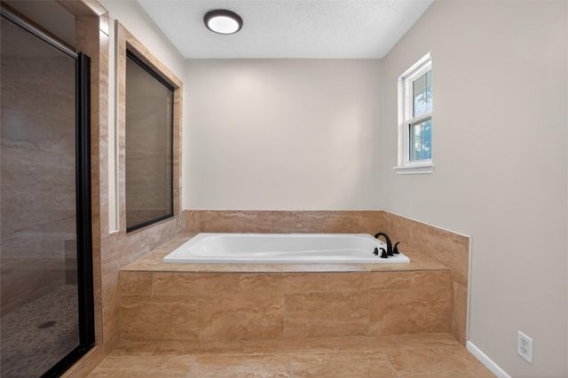 112 Kirkwood Lane, Conroe, TX 77304