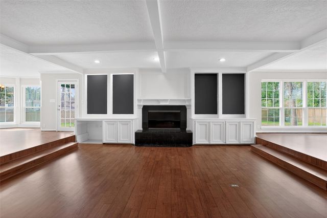 112 Kirkwood Lane, Conroe, TX 77304