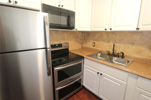 3001 BEE RIDGE ROAD 112, Sarasota, FL 34239