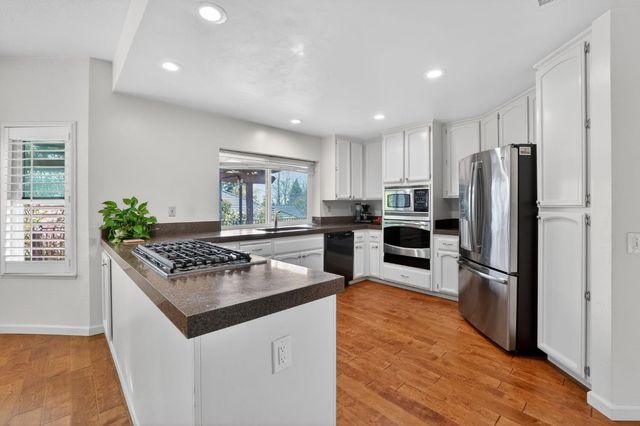 10010 Snowy Owl Way, Auburn, CA 95603