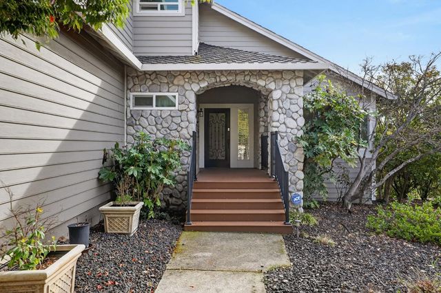 10010 Snowy Owl Way, Auburn, CA 95603