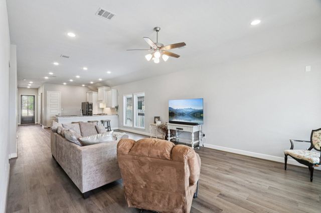 131 Ironbark BND, Bastrop, TX 78602