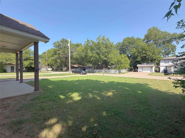 122 Katy Street, Cleburne, TX 76031