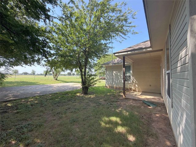 122 Katy Street, Cleburne, TX 76031
