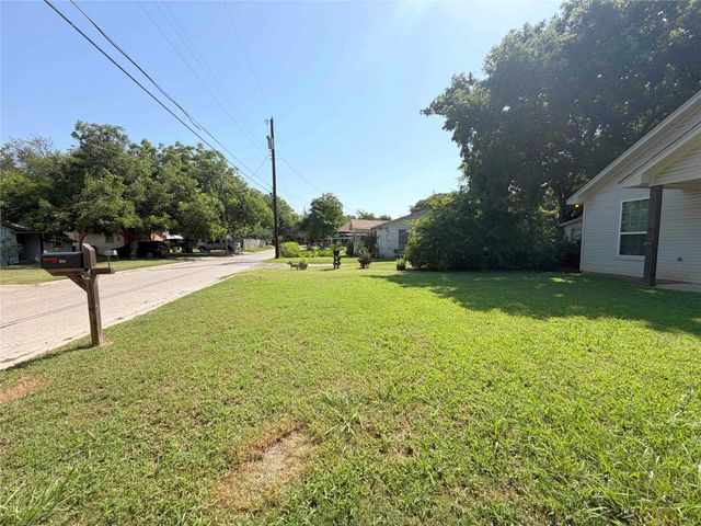 122 Katy Street, Cleburne, TX 76031