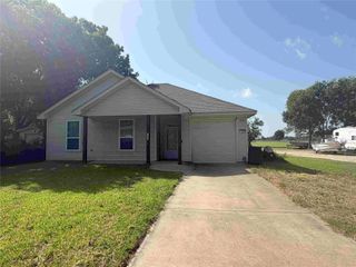 122 Katy Street, Cleburne, TX 76031