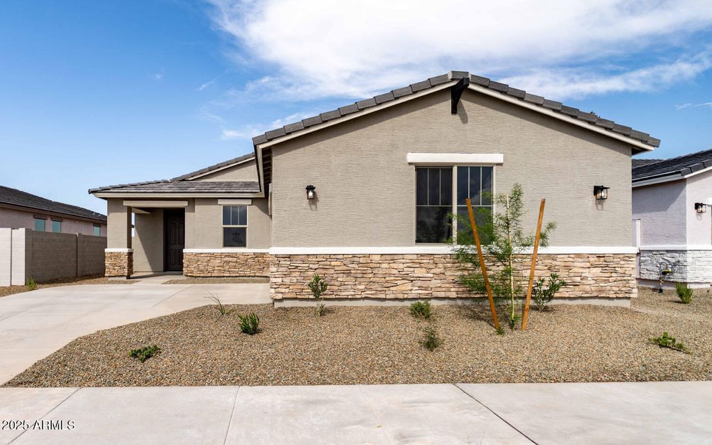 17565 N BOLERNO Drive, Maricopa, AZ 85138 — photo 2