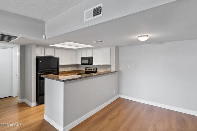 5757 W Eugie Avenue 2114, Glendale, AZ 85304