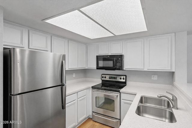 5757 W Eugie Avenue 2114, Glendale, AZ 85304