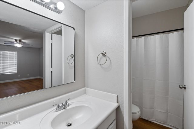 5757 W Eugie Avenue 2114, Glendale, AZ 85304