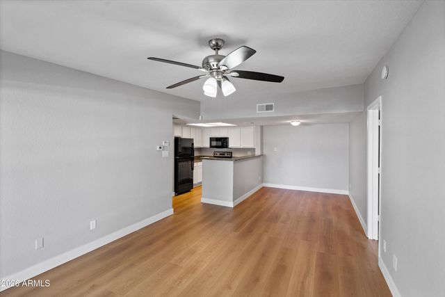 5757 W Eugie Avenue 2114, Glendale, AZ 85304