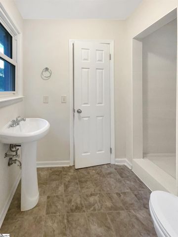 10 Ashwood Avenue, Greenville, SC 29607