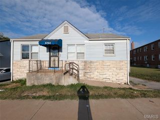 5753 Jennings Station Road, Florissant, MO 63136